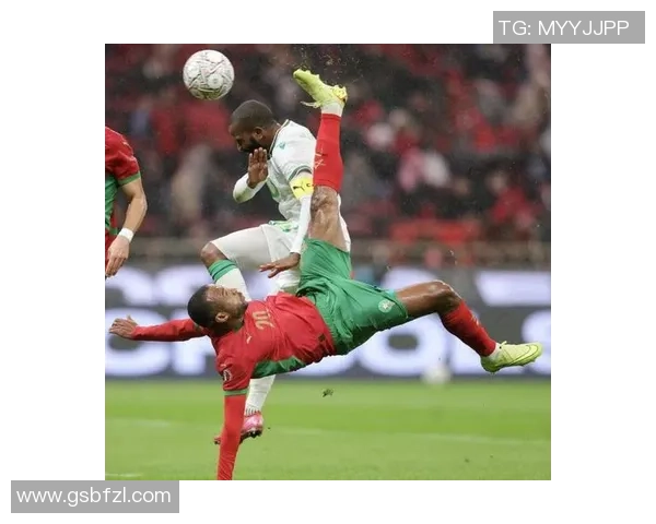 中超盛宴:皇马狂胜曼联五球赛场瞬间引发热烈讨论与数据分析